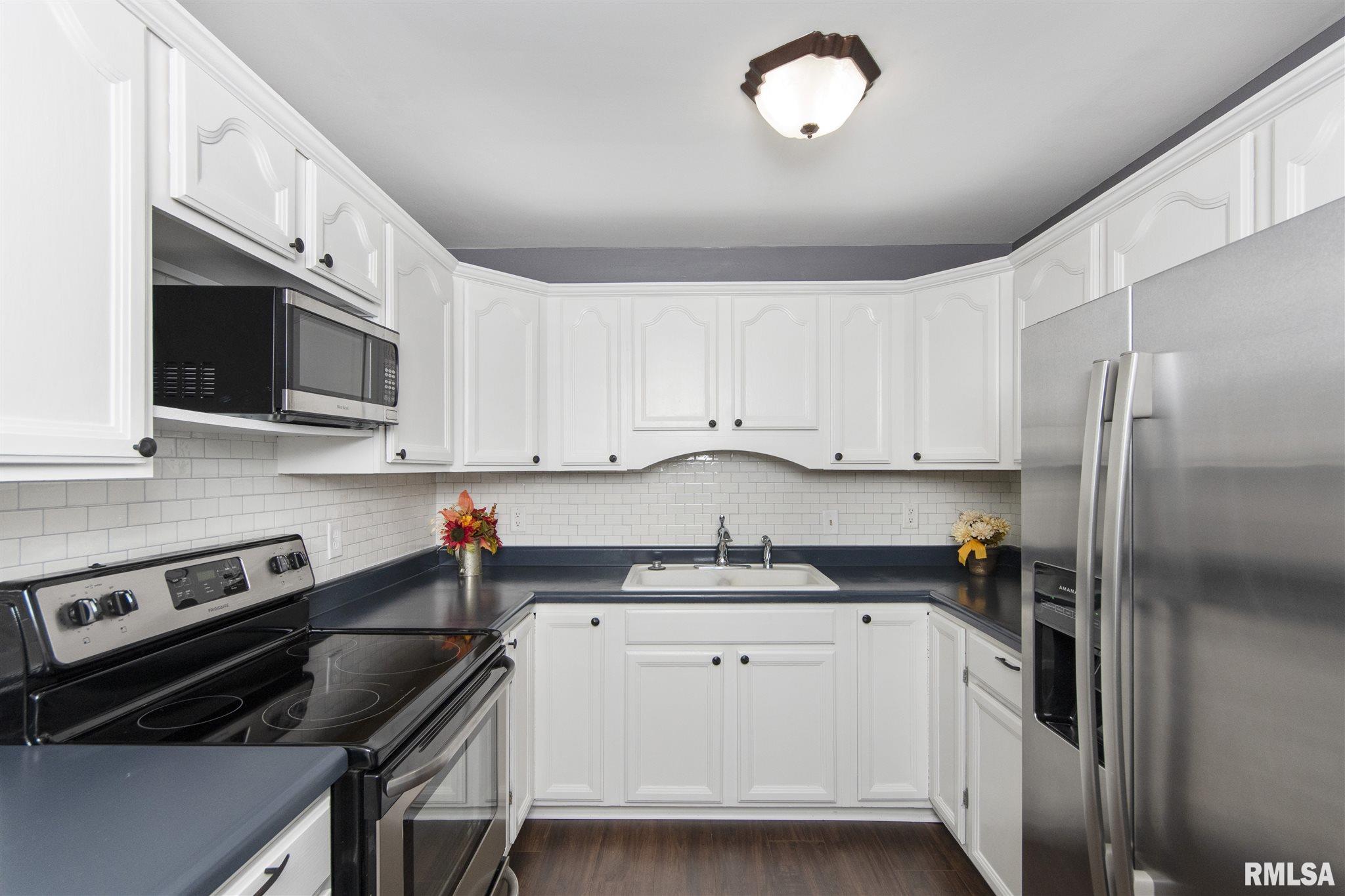 2248 Washington Road Washington, IL 61571 - Photo 11 of 38 Gallery Image 11