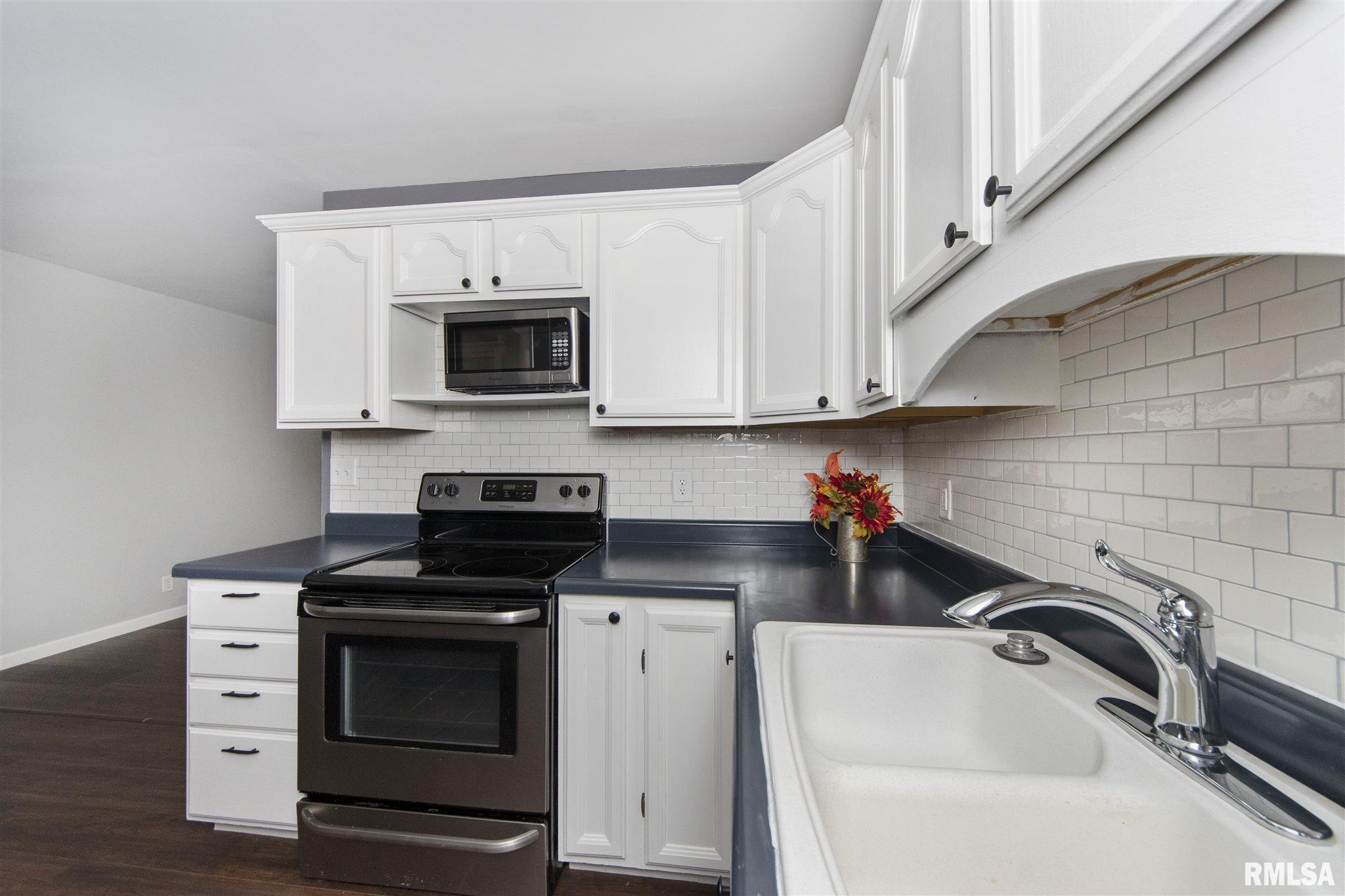 2248 Washington Road Washington, IL 61571 - Photo 14 of 38 Gallery Image 14