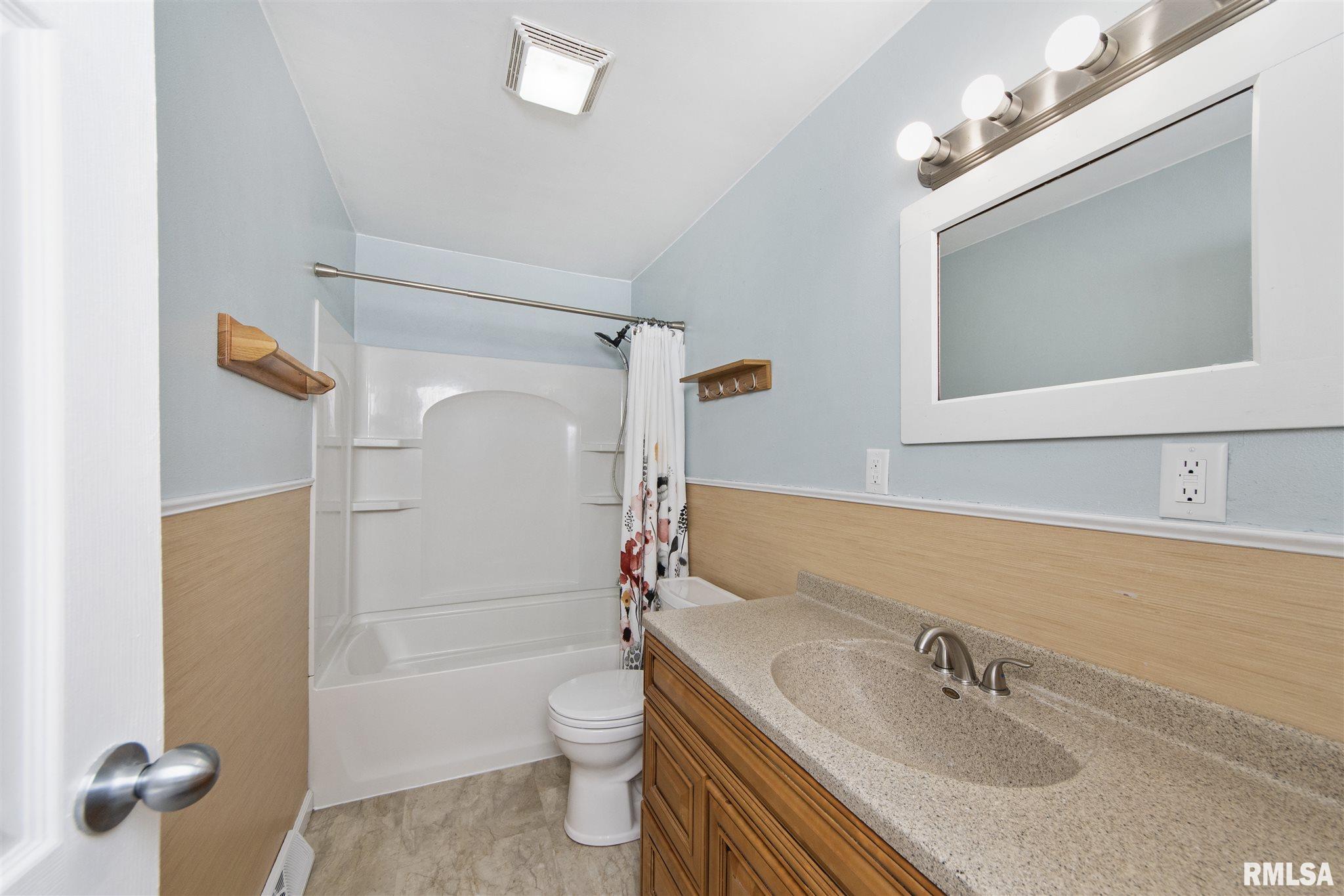 2248 Washington Road Washington, IL 61571 - Photo 15 of 38 Gallery Image 15
