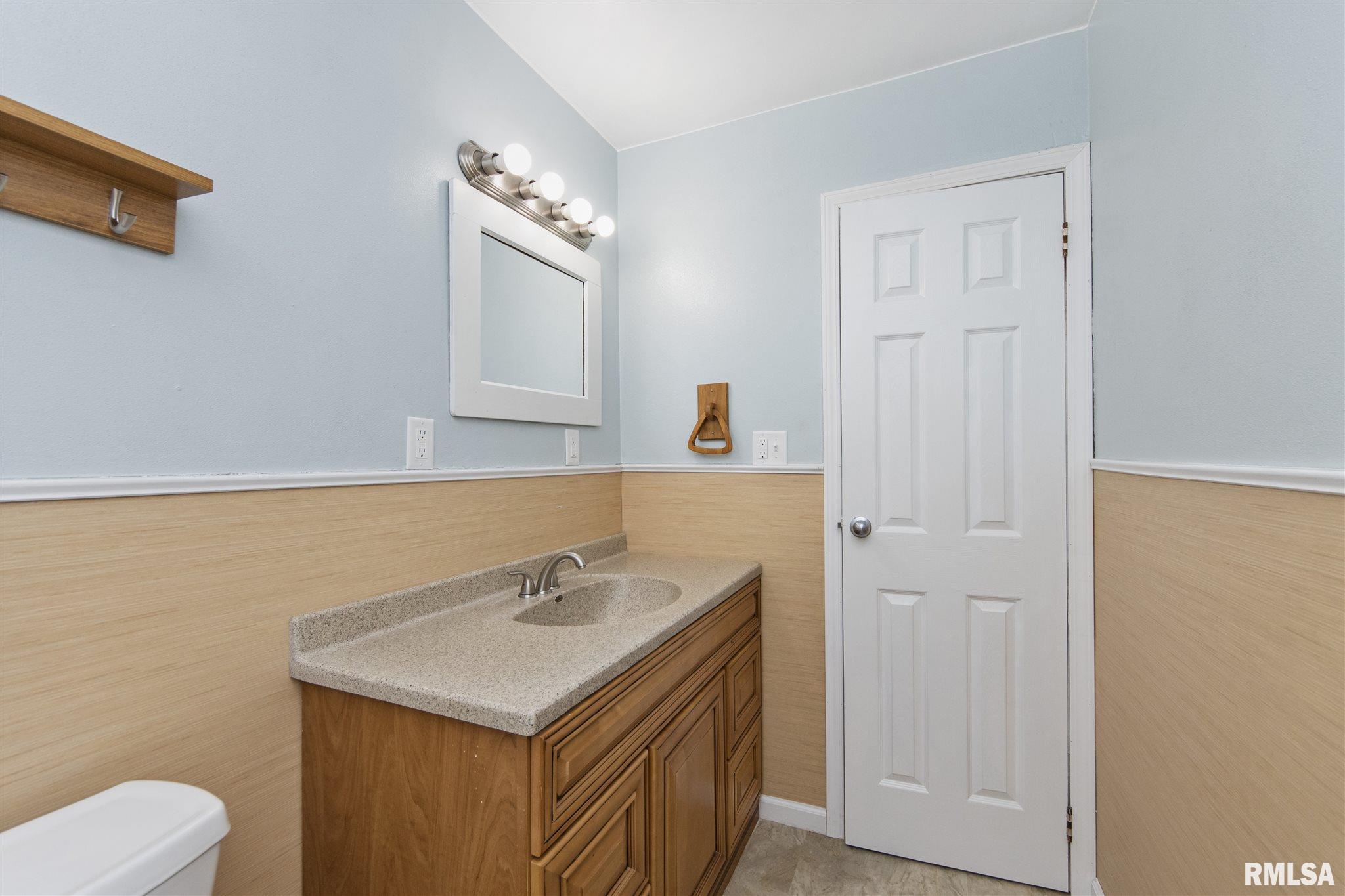 2248 Washington Road Washington, IL 61571 - Photo 16 of 38 Gallery Image 16