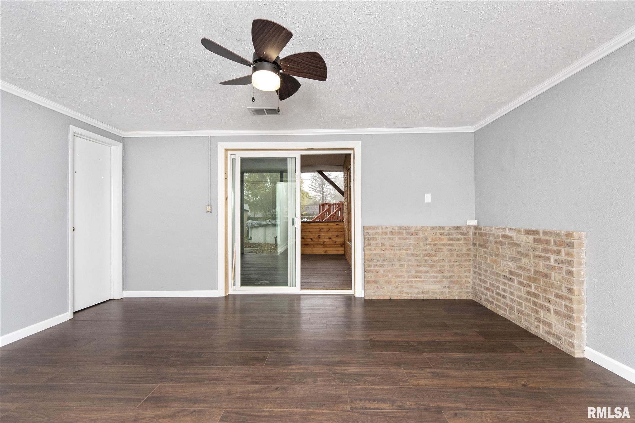 2248 Washington Road Washington, IL 61571 - Photo 23 of 38 Gallery Image 23