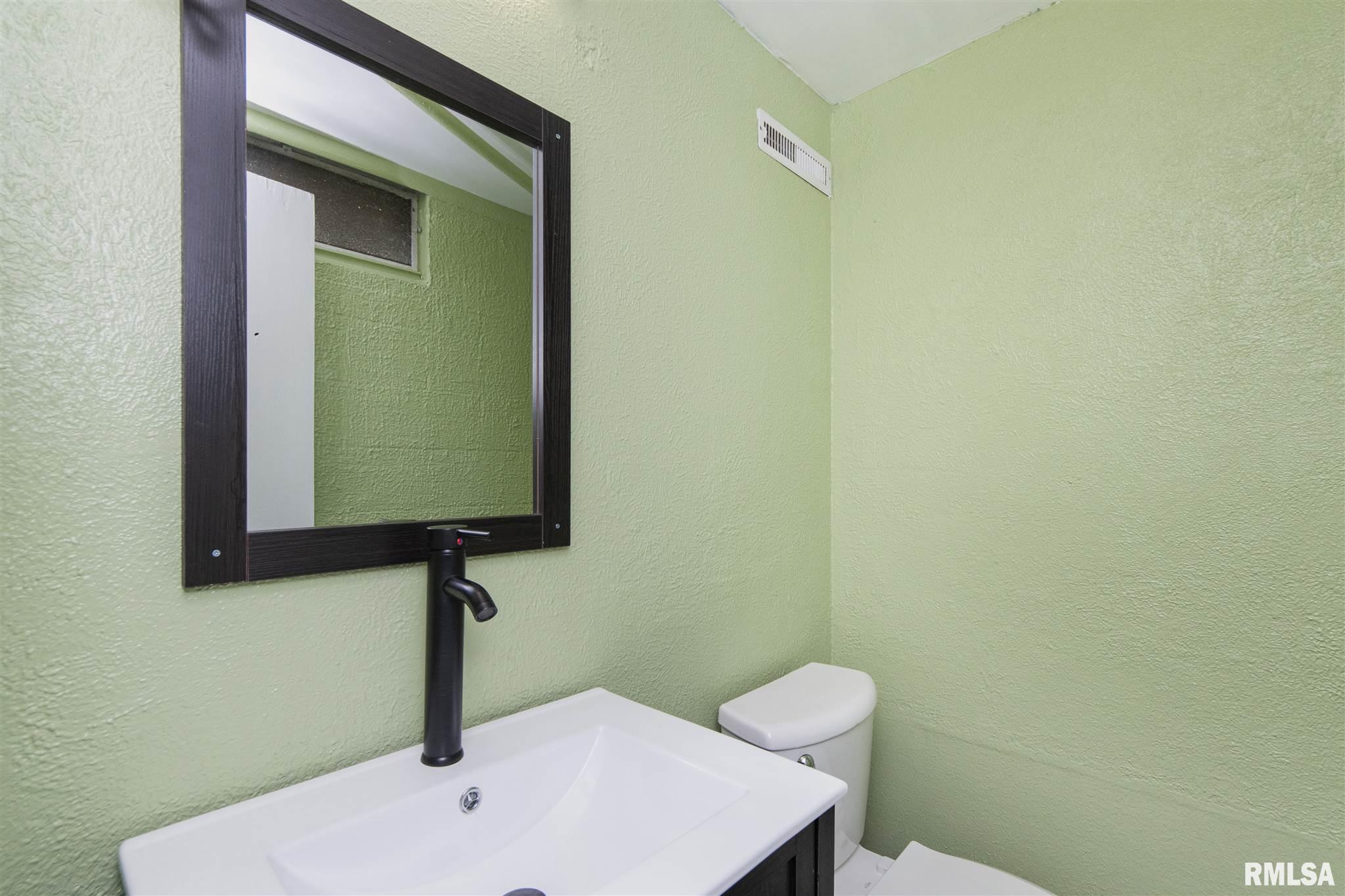 2248 Washington Road Washington, IL 61571 - Photo 25 of 38 Gallery Image 25