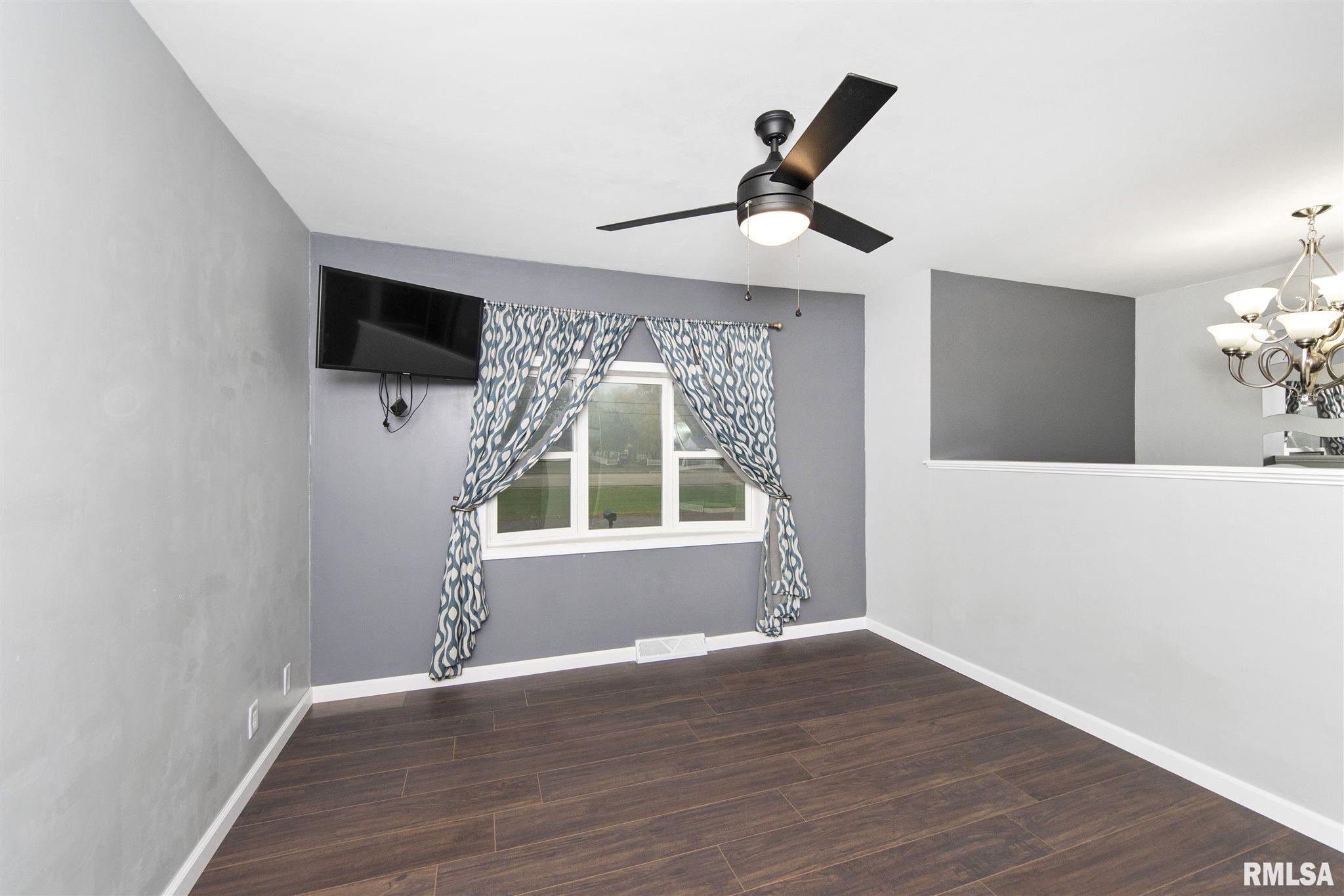 2248 Washington Road Washington, IL 61571 - Photo 7 of 38 Gallery Image 7