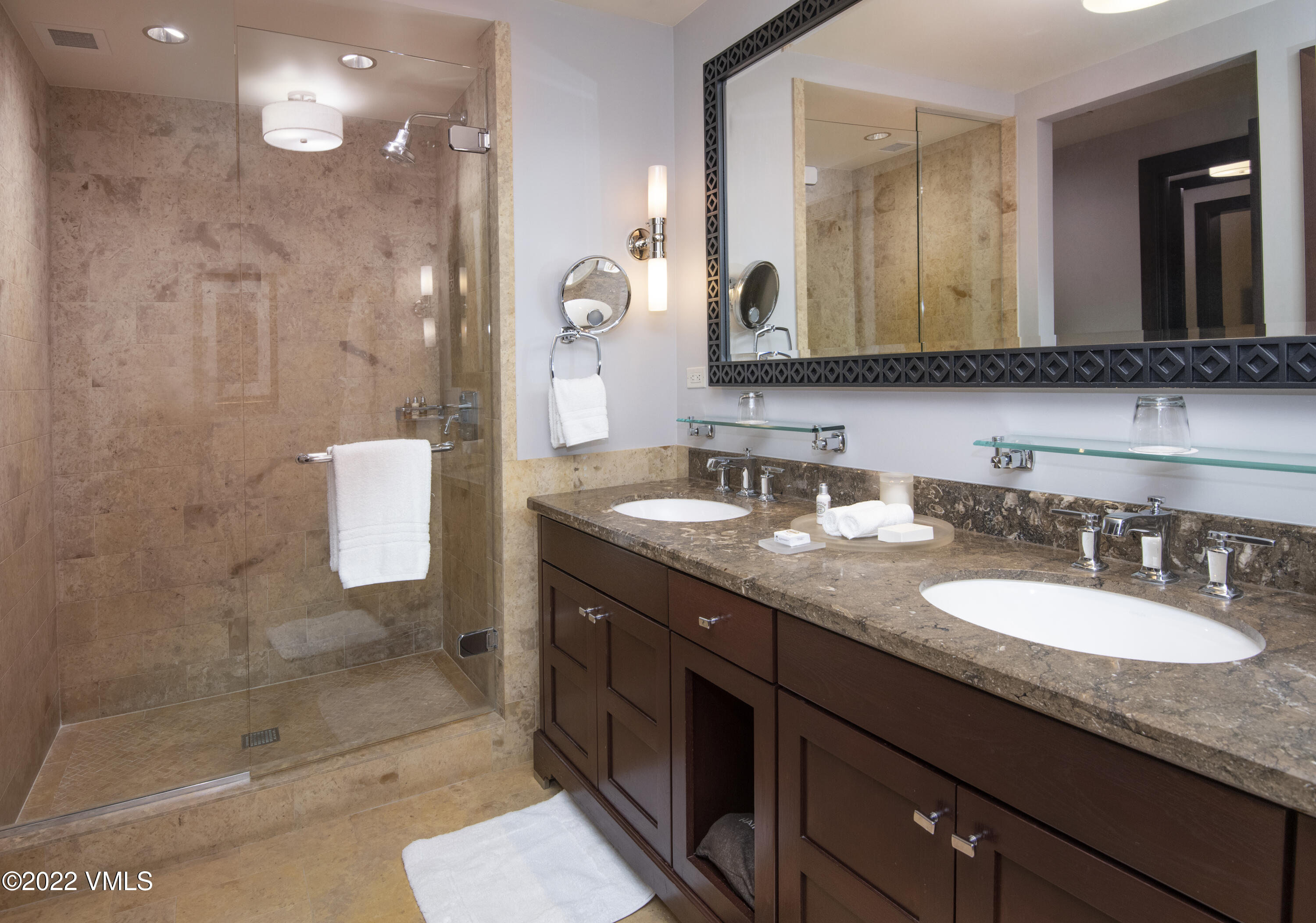 1 Vail Road, Unit 7105A Vail, CO 81657 - Photo 16 of 39 Main floor bath