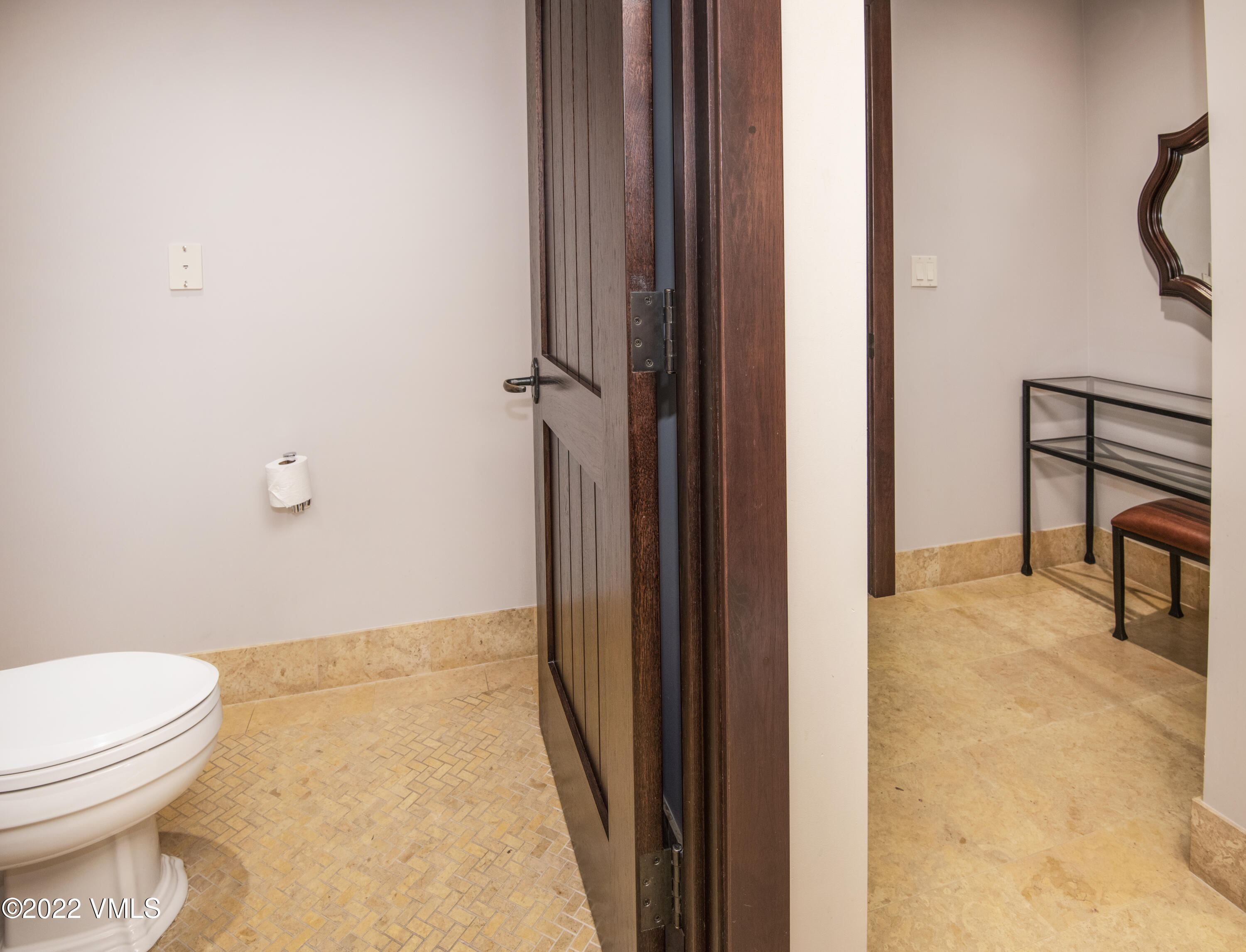 1 Vail Road, Unit 7105A Vail, CO 81657 - Photo 17 of 39 Main floor bath
