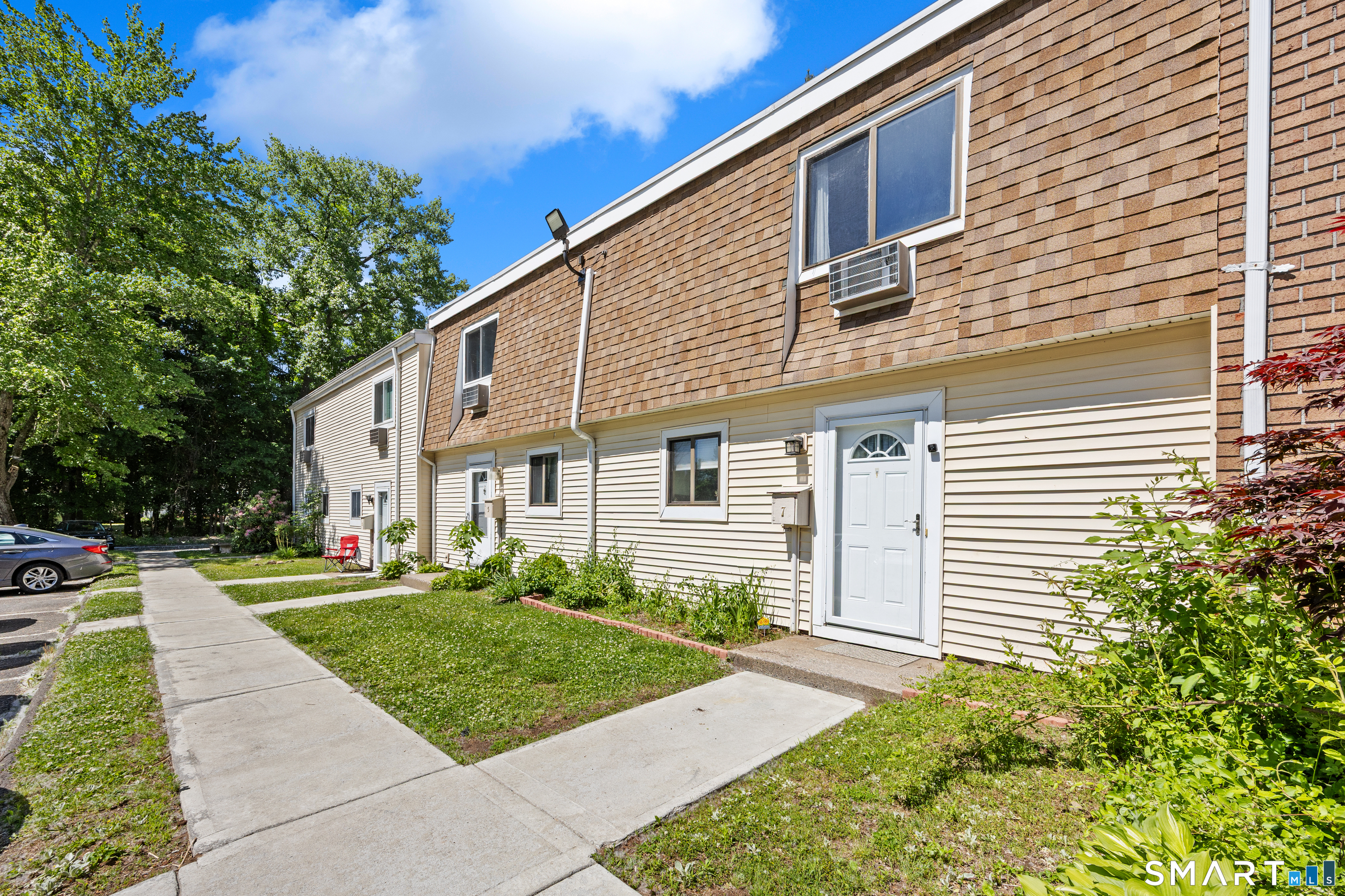 7 Sutton Place, Unit 7 Bloomfield, CT 06002 - Photo 2 of 25