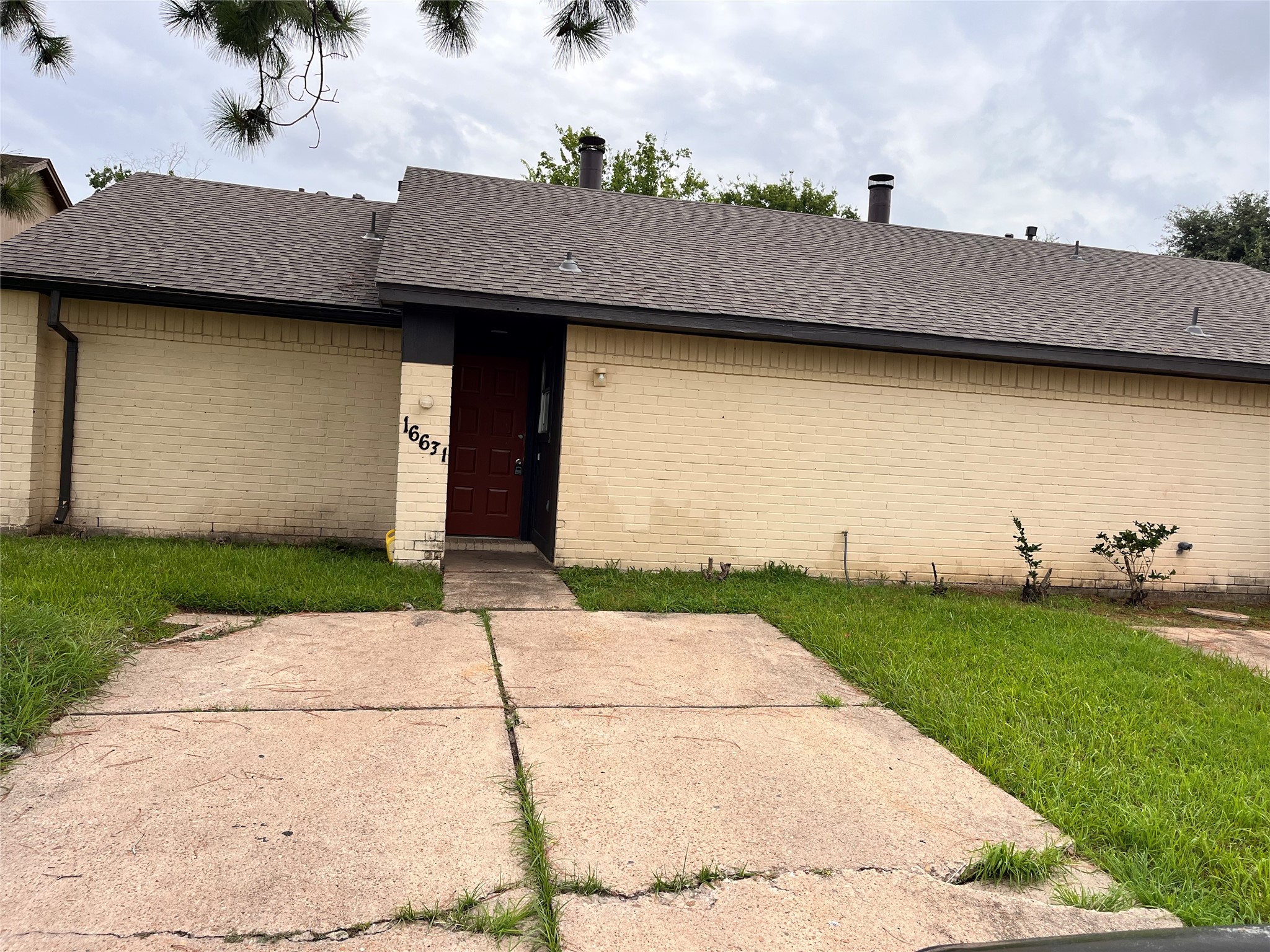 16631 Gold Ridge Lane Houston, TX 77053 - Photo 18 of 18 a view of outdoor space and yard