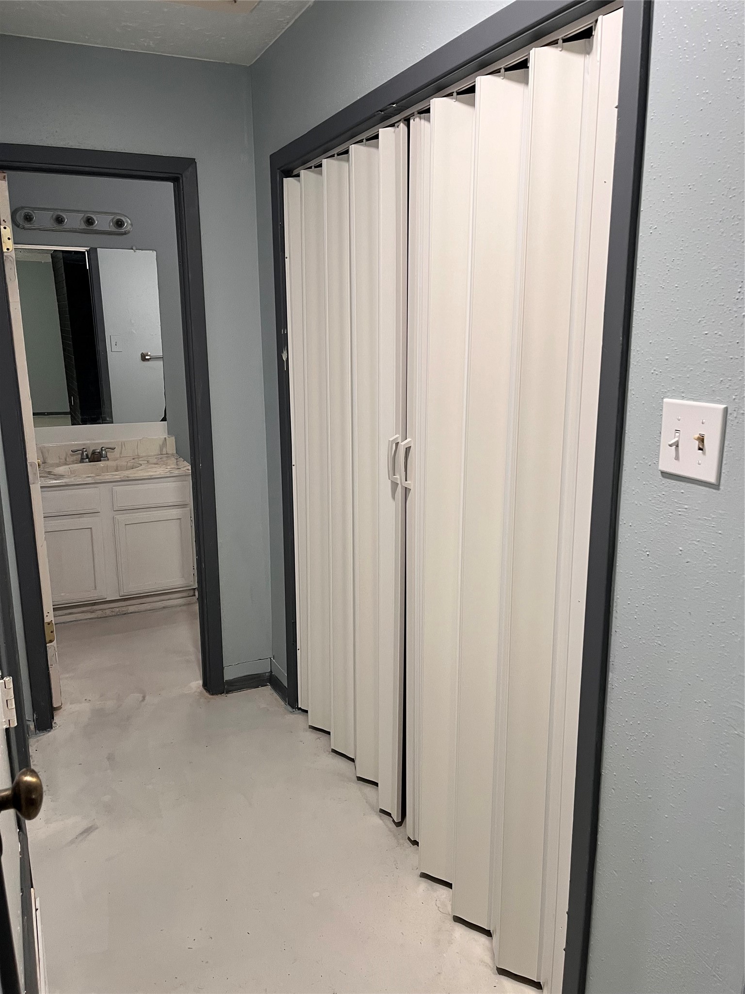 16631 Gold Ridge Lane Houston, TX 77053 - Photo 6 of 18 a bathroom with a bathtub and a sink