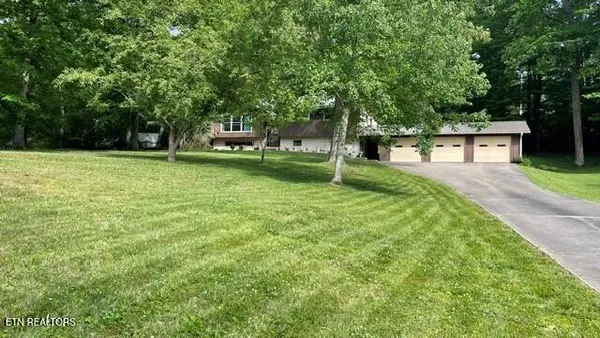 $355,000 | 572 South Lake Drive, Oneida, TN 37841