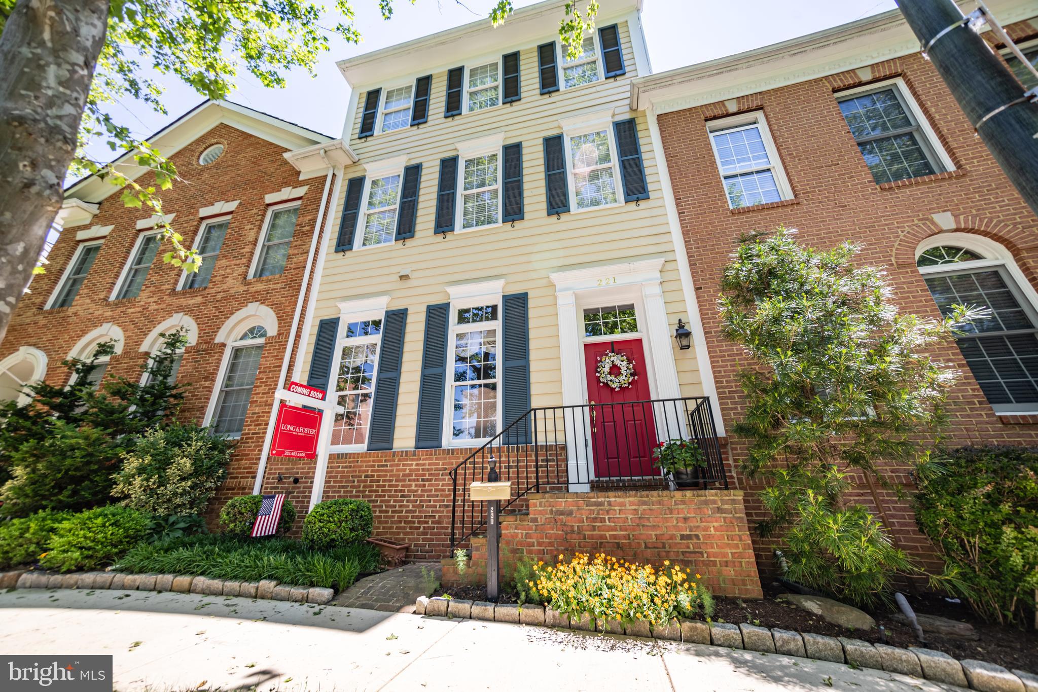 221 Hart Road Gaithersburg, MD 20878 - Photo 1 of 22 Front