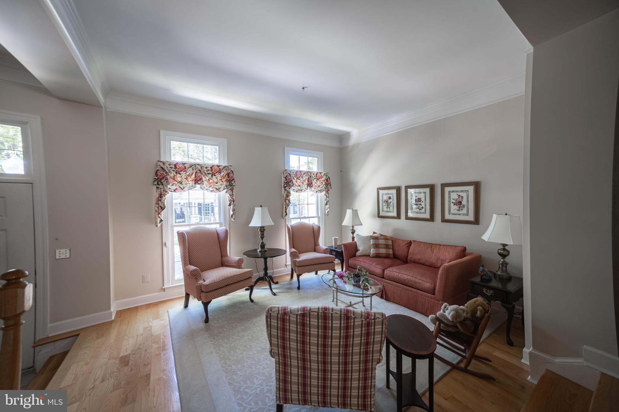221 Hart Road Gaithersburg, MD 20878 - Photo 5 of 22 Front Room