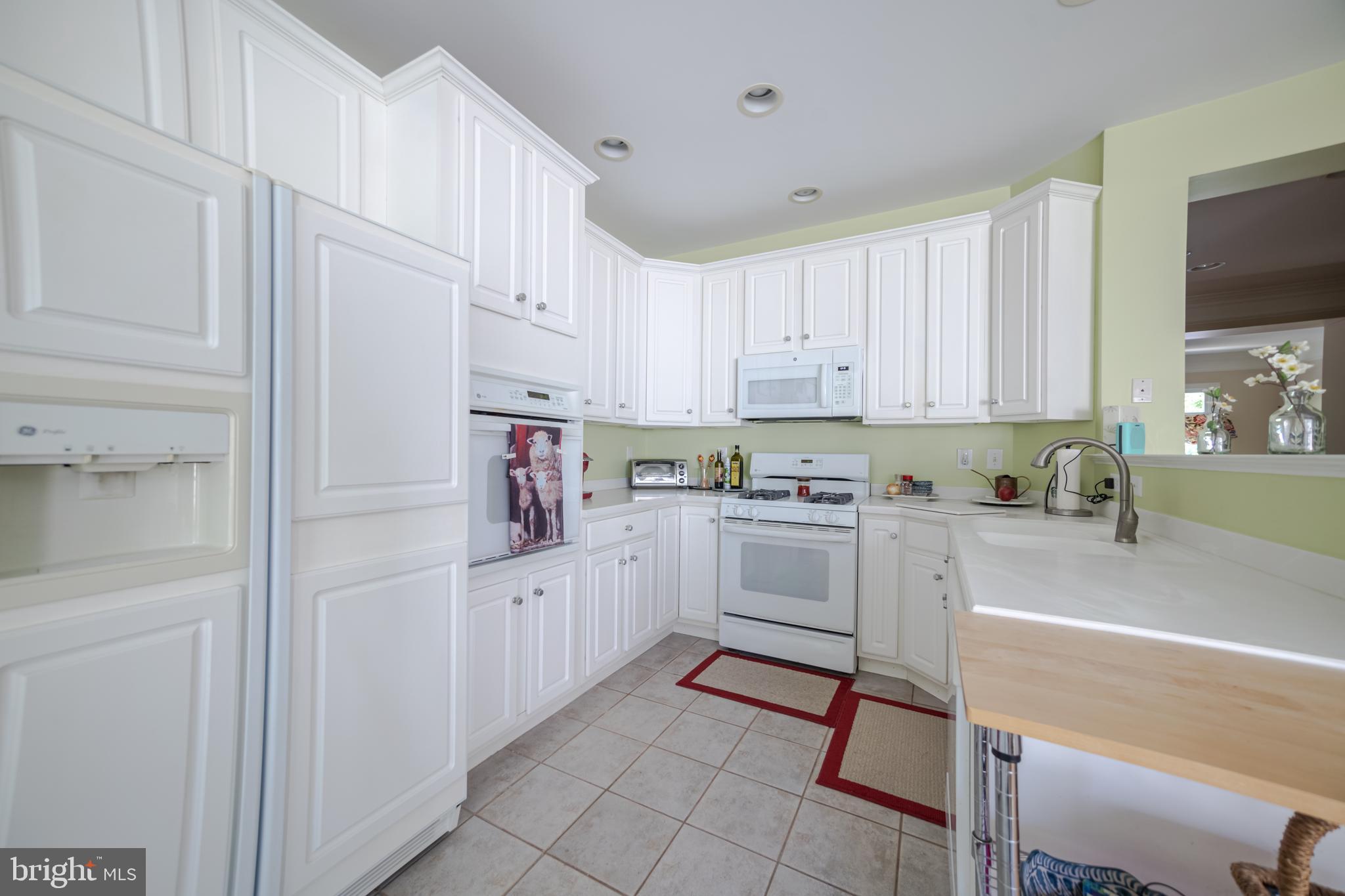 221 Hart Road Gaithersburg, MD 20878 - Photo 7 of 22 White Kitchen