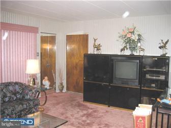 2101 Welsh Road, Unit 5 Philadelphia, PA 19115 - Photo 2 of 7 Living Room
