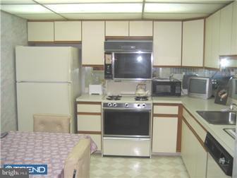 2101 Welsh Road, Unit 5 Philadelphia, PA 19115 - Photo 4 of 7 Kitchen