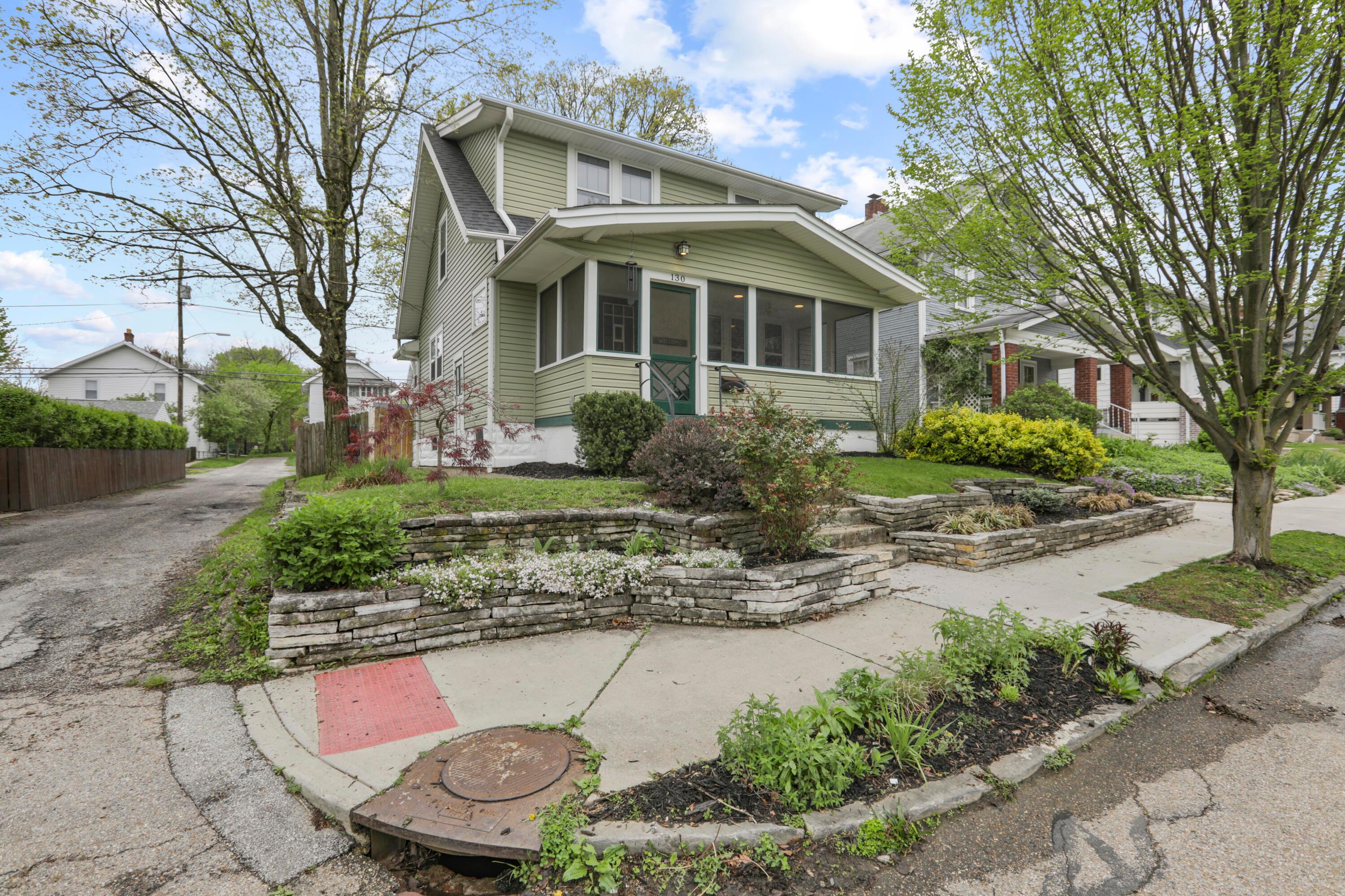 130 East Pacemont Road Columbus, OH 43202 - Photo 2 of 29 R82A1750