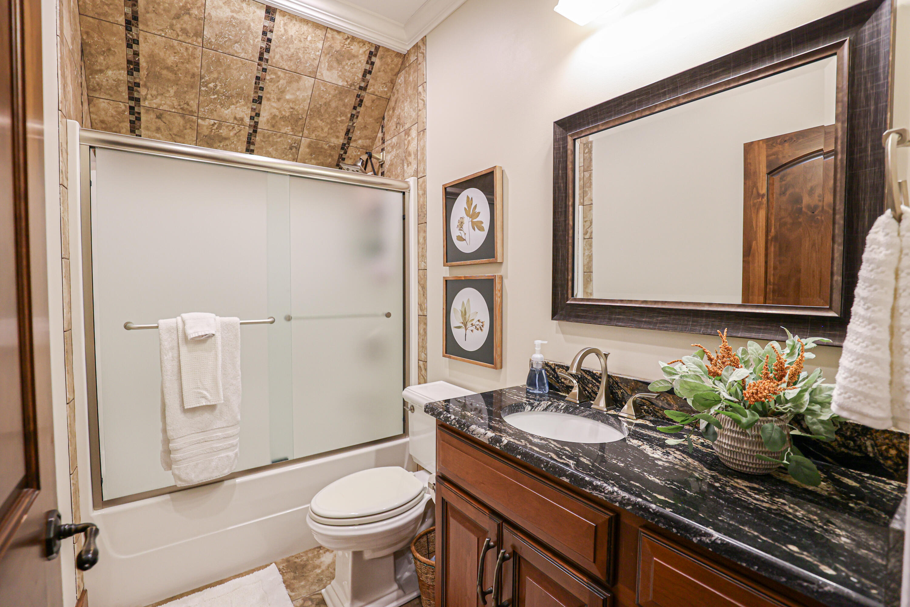 4001 Clinton Road Paducah, KY 42001 - Photo 41 of 56 Bathroom