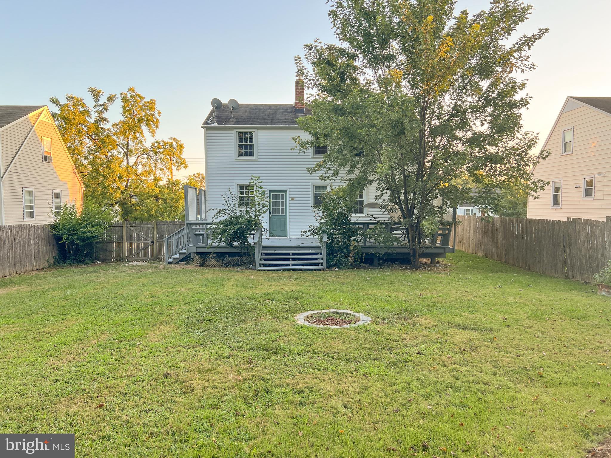 2515 Randolph Road Silver Spring, MD 20902 - Photo 36 of 36 a backyard of a house with lots of green space