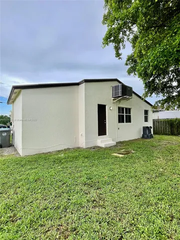 a house view with a backyard space