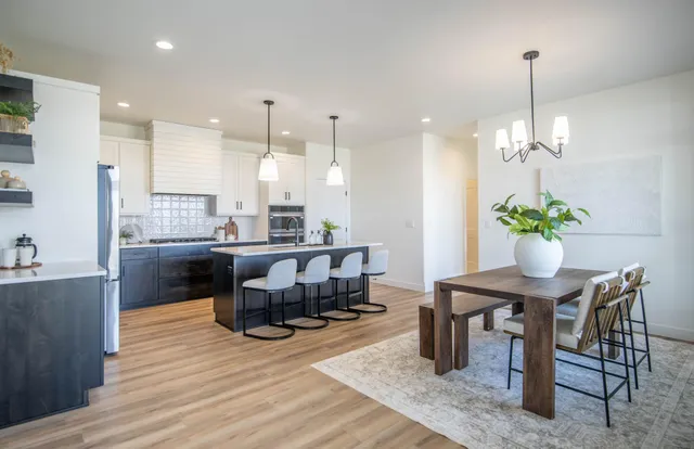 $755,900 | 6532 Sun Valley Boulevard, Horace, ND 58047