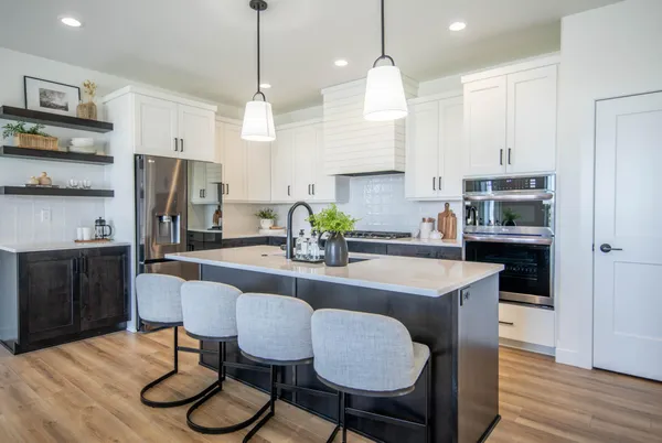 $755,900 | 6532 Sun Valley Boulevard, Horace, ND 58047