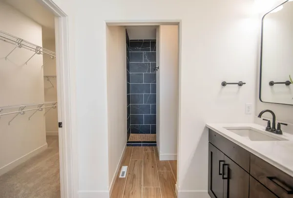 $755,900 | 6532 Sun Valley Boulevard, Horace, ND 58047