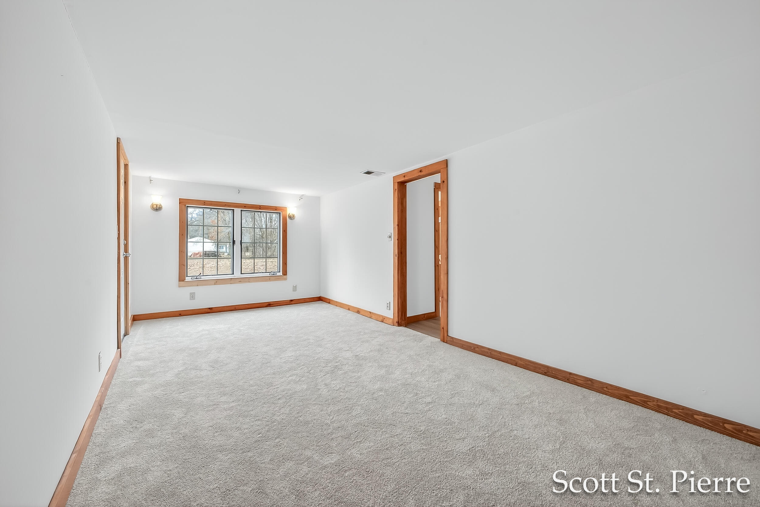 1497 Riblet Street Muskegon, MI 49445 - Photo 19 of 38 Living Room