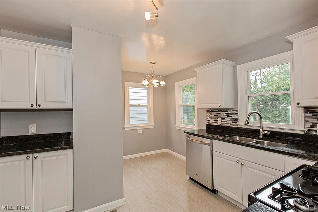 3561 Cedarbrook Road Cleveland, OH 44118 - Photo 13 of 35
