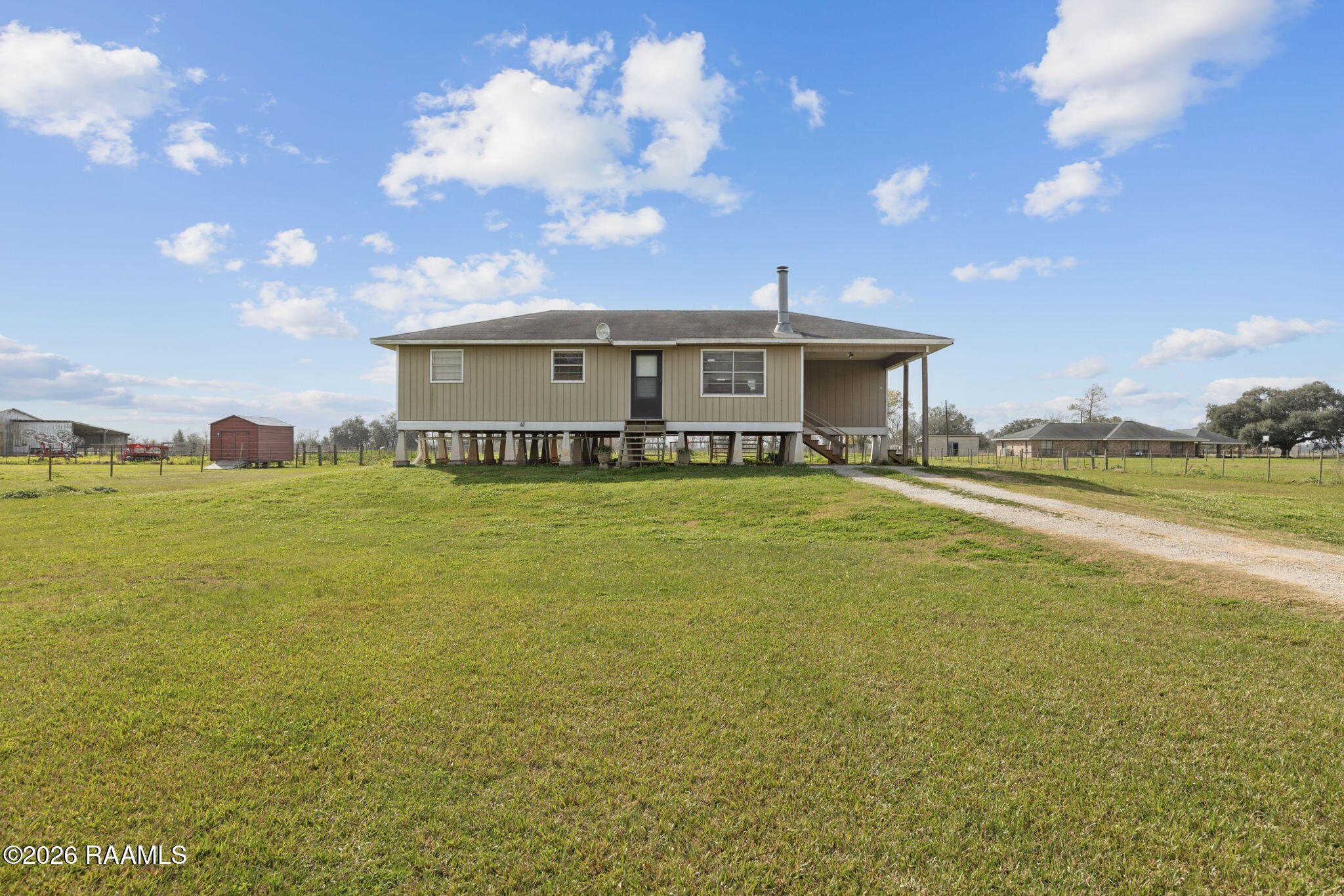 1-web-or-mls-20927 W Liberty Farm Rd-1