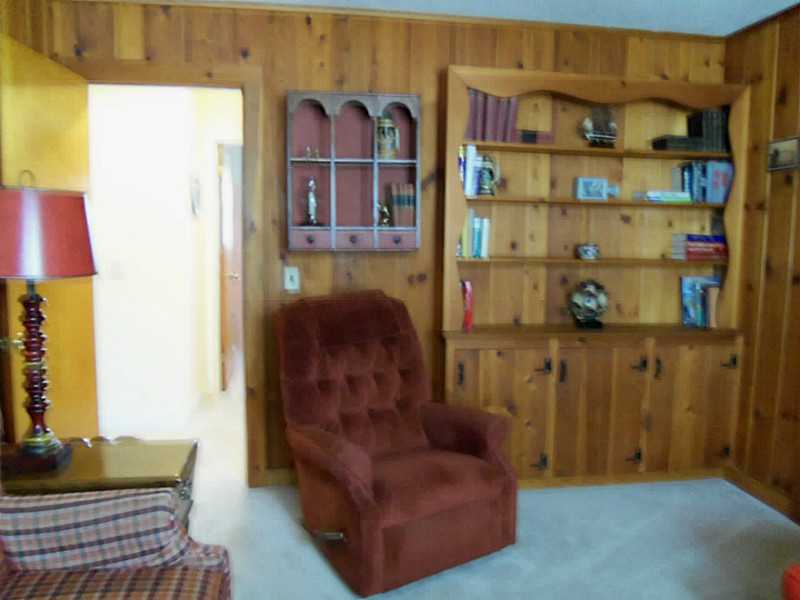 19 Babcock Road Westerly, RI 02891 - Photo 11 of 25 Den/Family/Great Room.