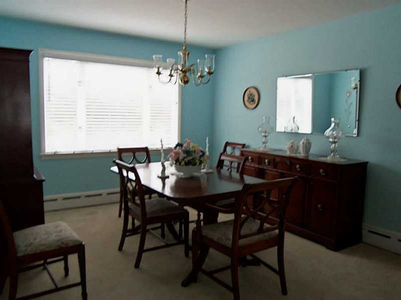 19 Babcock Road Westerly, RI 02891 - Photo 3 of 25 Dining Room.