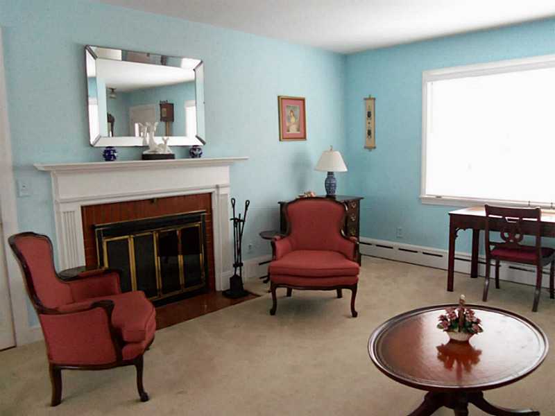 19 Babcock Road Westerly, RI 02891 - Photo 4 of 25 Living Room.