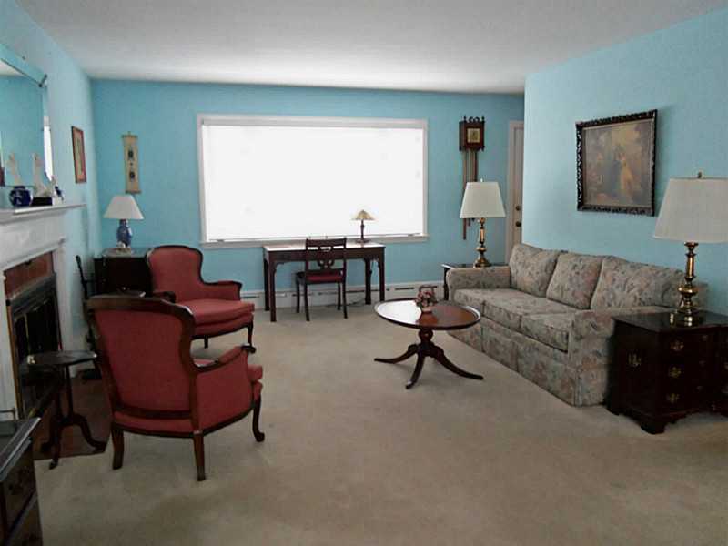 19 Babcock Road Westerly, RI 02891 - Photo 6 of 25 Living Room.