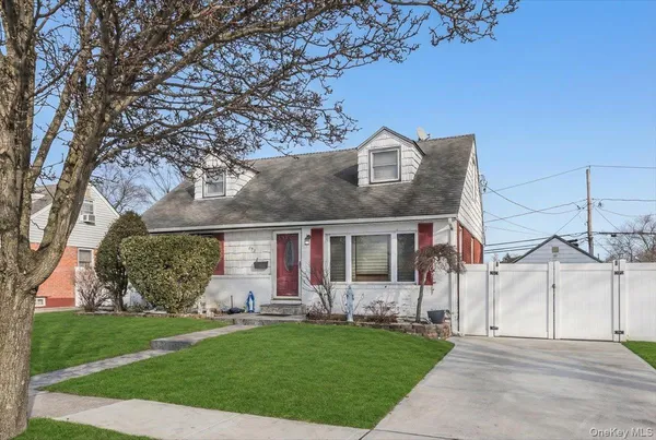 $799,000 | 597 Seminole Road, Franklin Square, NY 11010