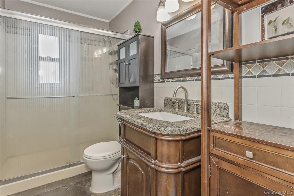 597 Seminole Road Franklin Square, NY 11010 - Photo 12 of 18