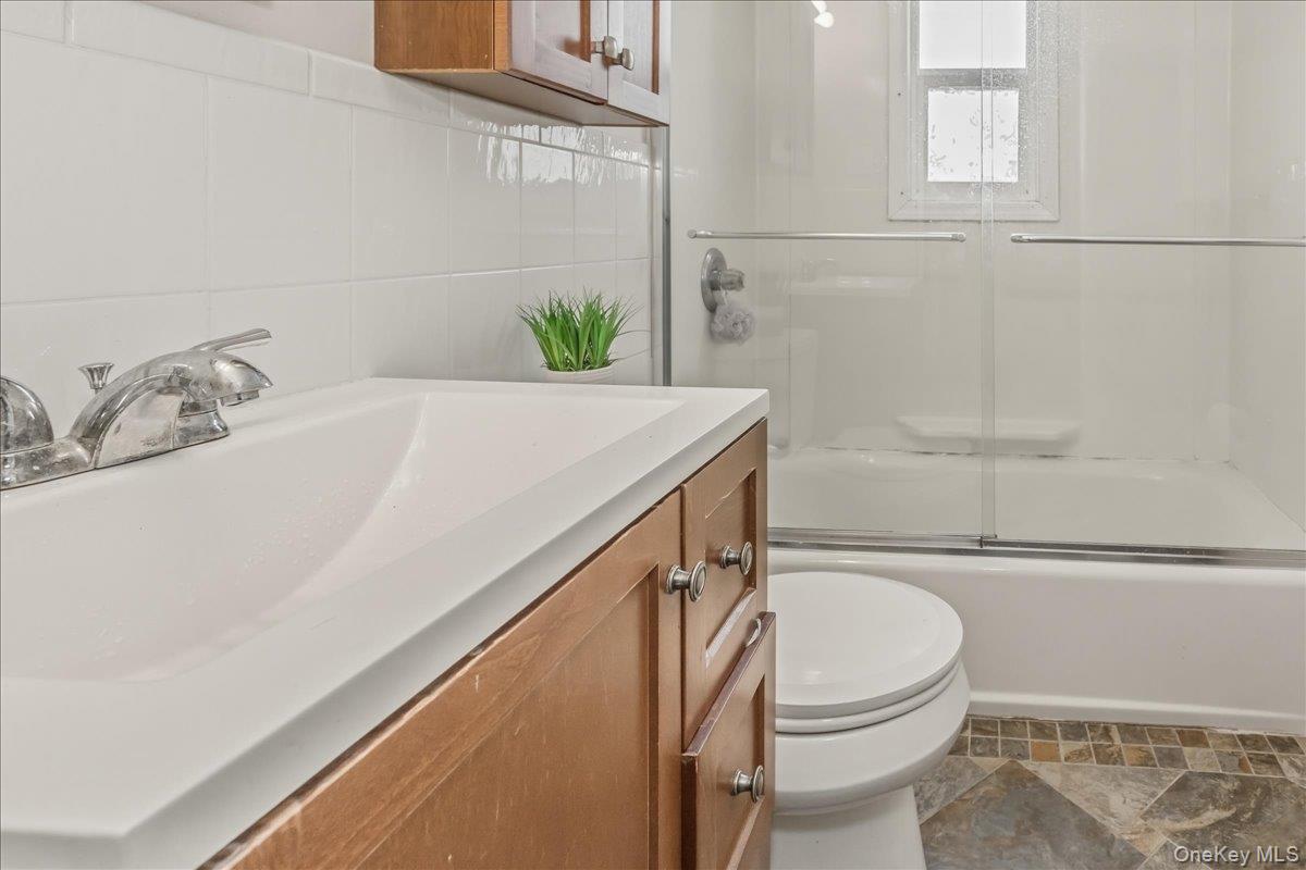 597 Seminole Road Franklin Square, NY 11010 - Photo 16 of 18