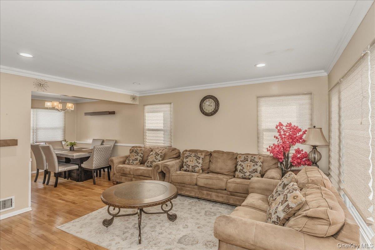 597 Seminole Road Franklin Square, NY 11010 - Photo 2 of 18