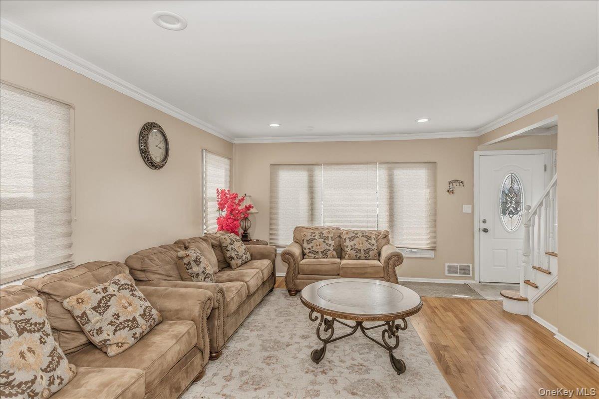 597 Seminole Road Franklin Square, NY 11010 - Photo 3 of 18