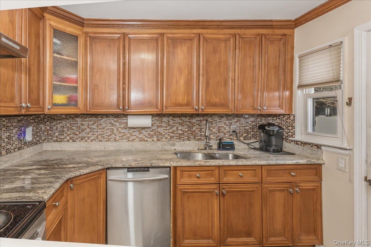 597 Seminole Road Franklin Square, NY 11010 - Photo 7 of 18