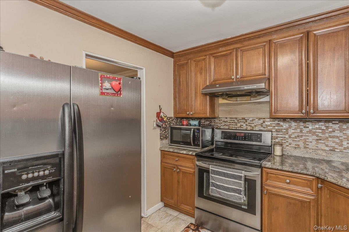 597 Seminole Road Franklin Square, NY 11010 - Photo 8 of 18