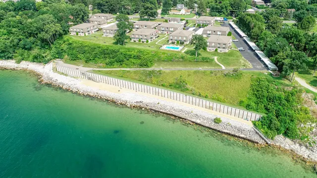 $250,000 | 3620 Lakeshore Drive, St. Joseph, MI 49085