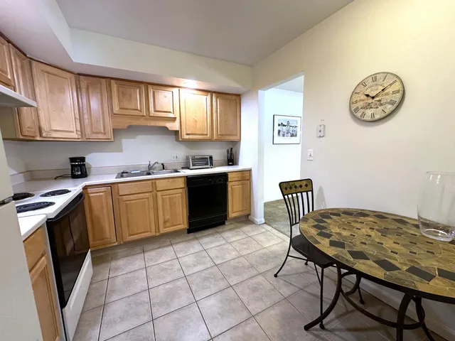 $250,000 | 3620 Lakeshore Drive, St. Joseph, MI 49085