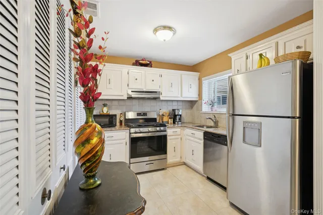 $399,990 | 181 Storm Drive, Holtsville, NY 11742