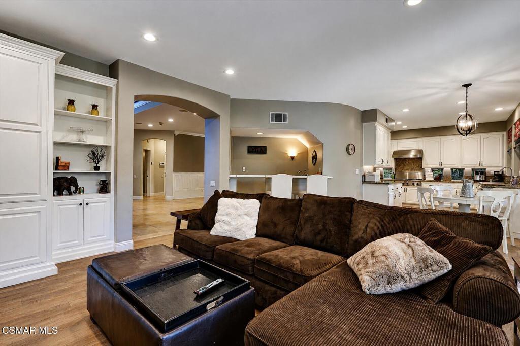 4395 Timberdale Road Moorpark, CA 93021 - Photo 15 of 46