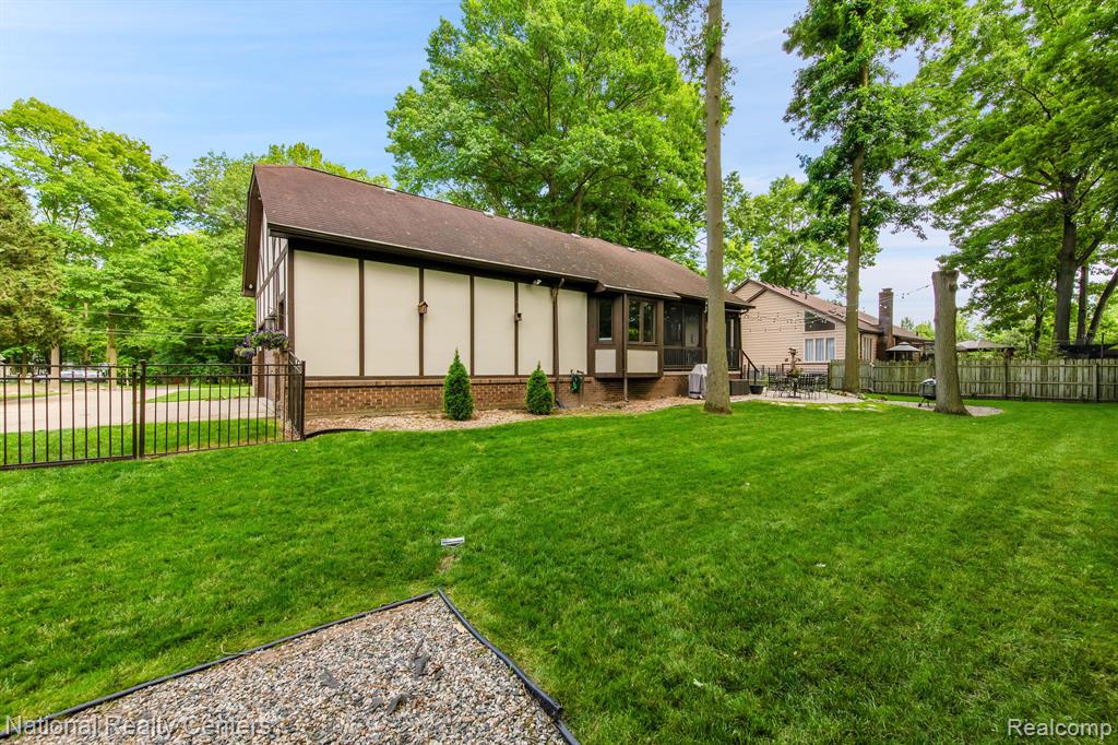 3640 Winter Creek Road Rochester Hills, MI 48307 - Photo 10 of 34