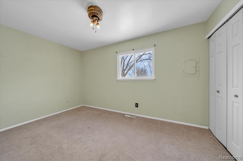 5151 Brobeck Street Flint, MI 48532 - Photo 9 of 22