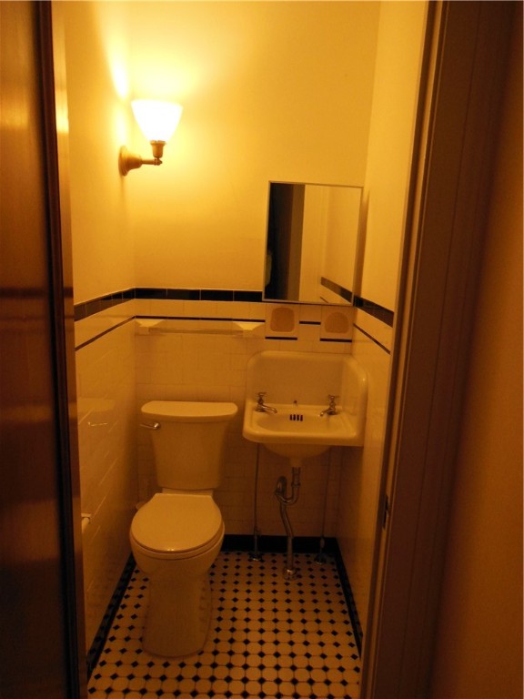 369 Westminster Road, Unit 1 Rochester, NY 14607 - Photo 11 of 11 First floor half bath