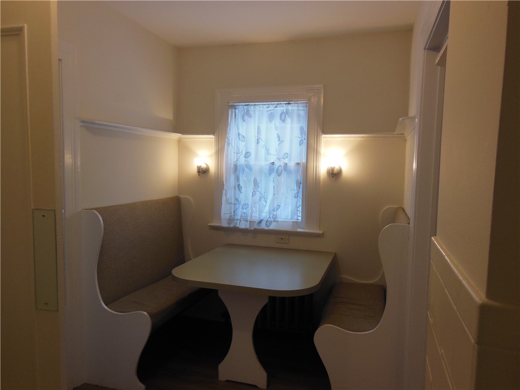 369 Westminster Road, Unit 1 Rochester, NY 14607 - Photo 5 of 11 Breakfast booth