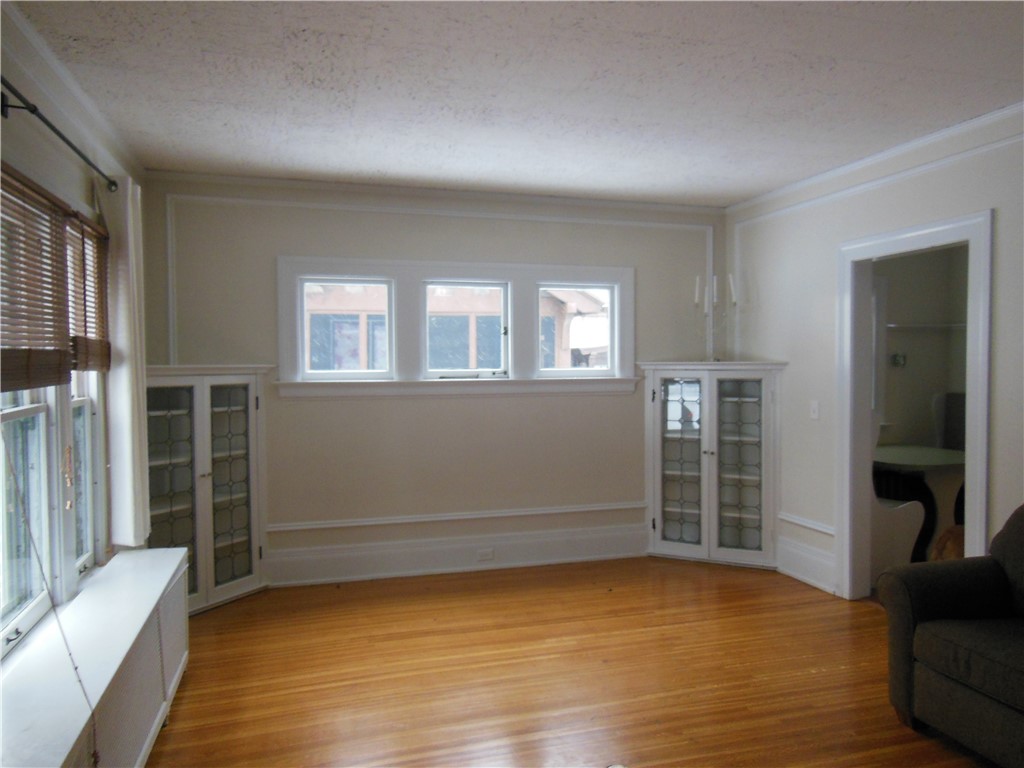 369 Westminster Road, Unit 1 Rochester, NY 14607 - Photo 6 of 11 Living room