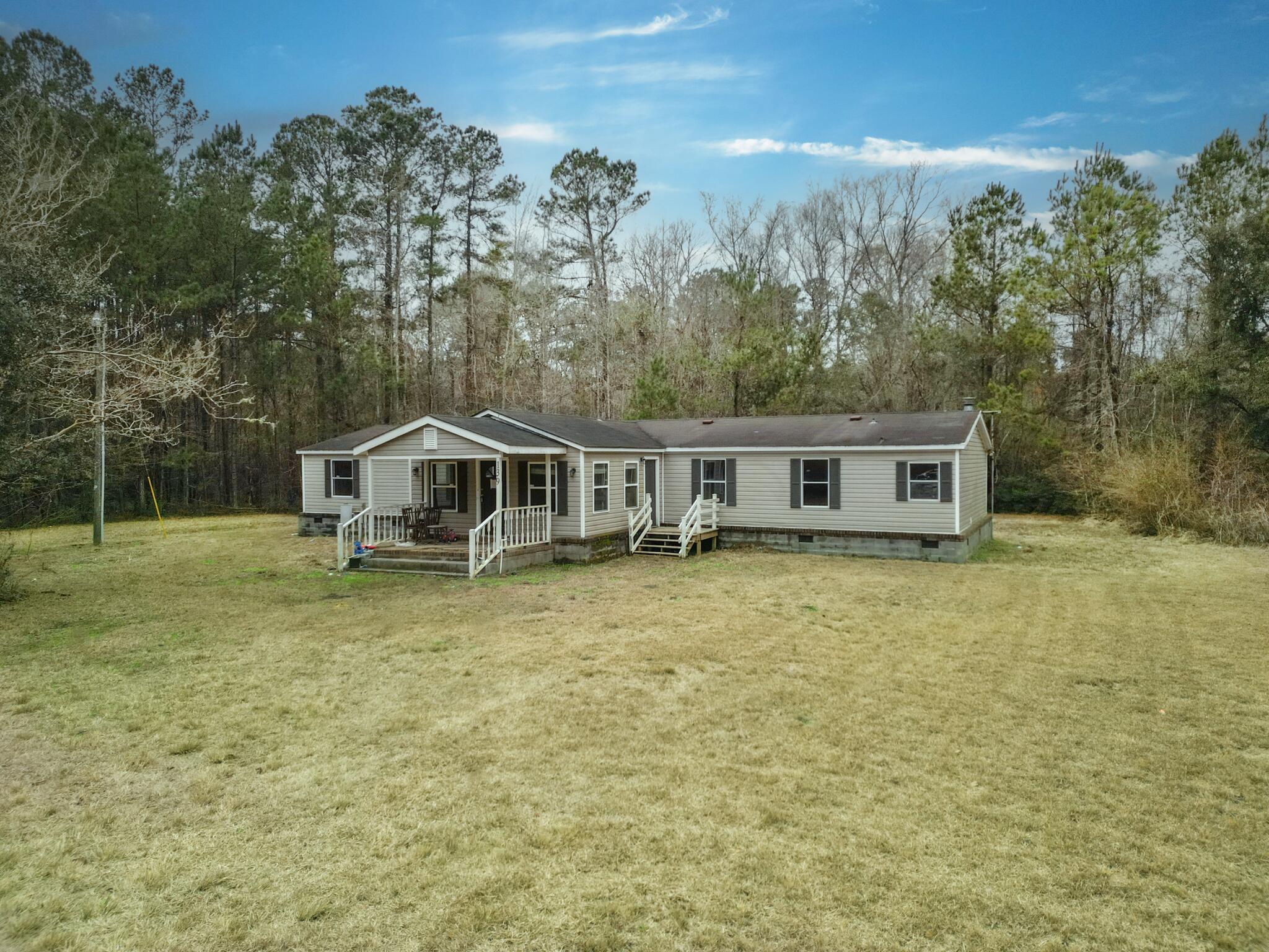 139 Yellowstone Lane Ridgeville, SC 29472 - Photo 2 of 3 139 Yellowstone SE