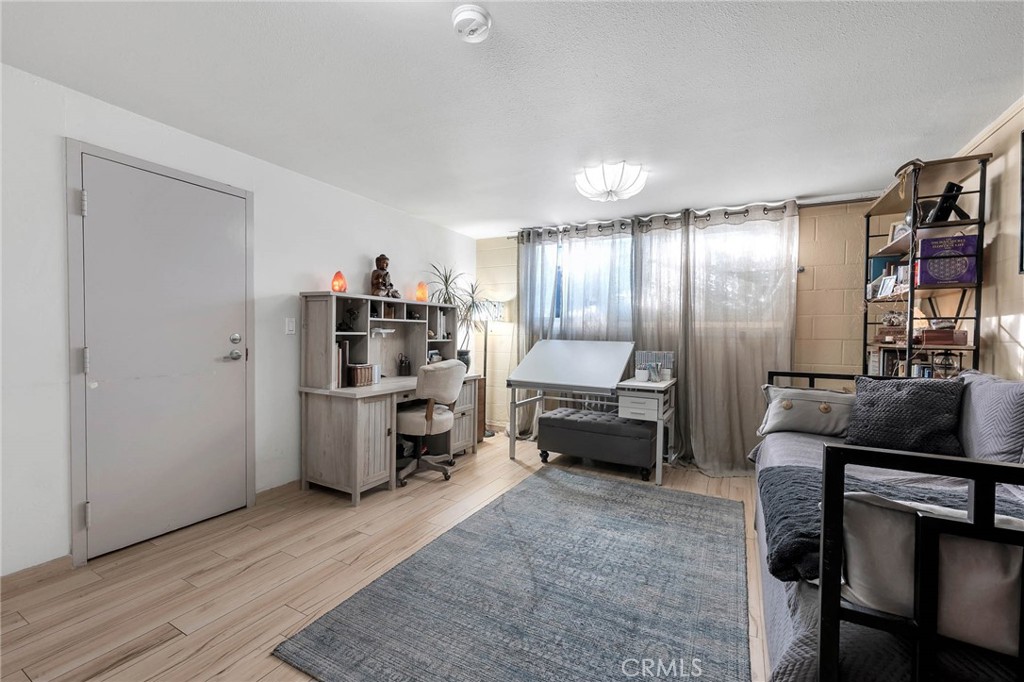 4222 Troost Avenue, Unit 21 Studio City, CA 91604 - Photo 19 of 47 a living room with furniture and a flat screen tv
